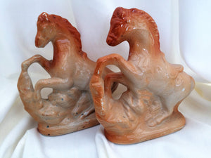 Horse Figurines. A Pair of Vintage English Horse Porcelain Ornaments