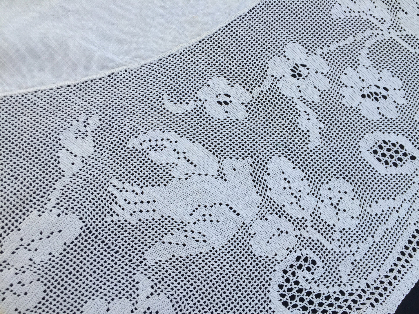 Wild Rose and Pigeon Vintage Collectible Irish Lace and Linen Tablecloth with Mary Card Designed Filet Crochet Edging