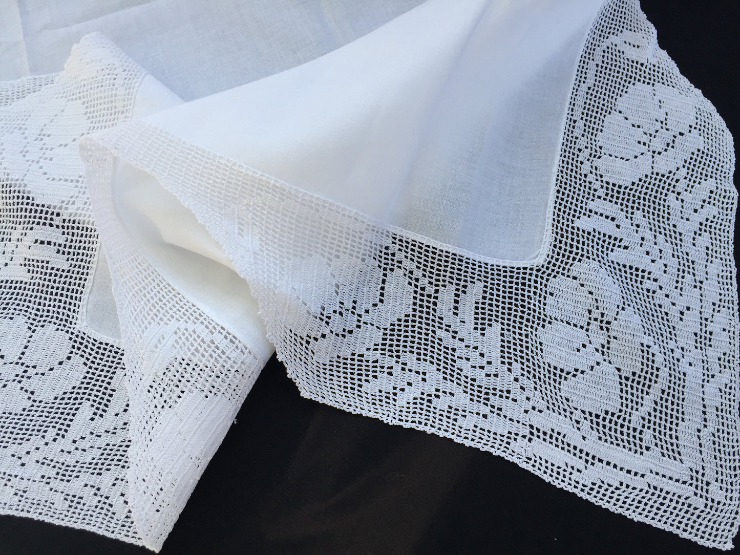Small Vintage Collectible Irish Lace and Linen Card Tablecloth with Mary Card Designed Anemones Filet Crochet Edging