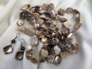Mother of Pearl Stone Necklace and Earrings. Vintage Fashion Jewelry
