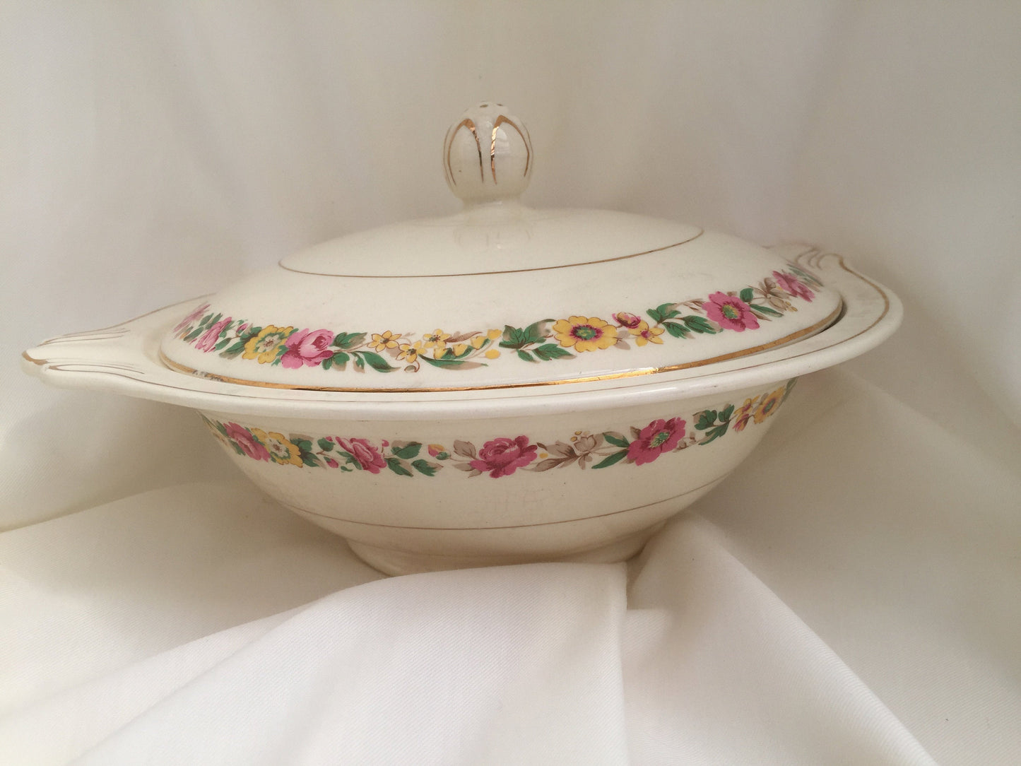 J & G Meakin Vintage Ceramic Vegetable Serving Bowl with Lid