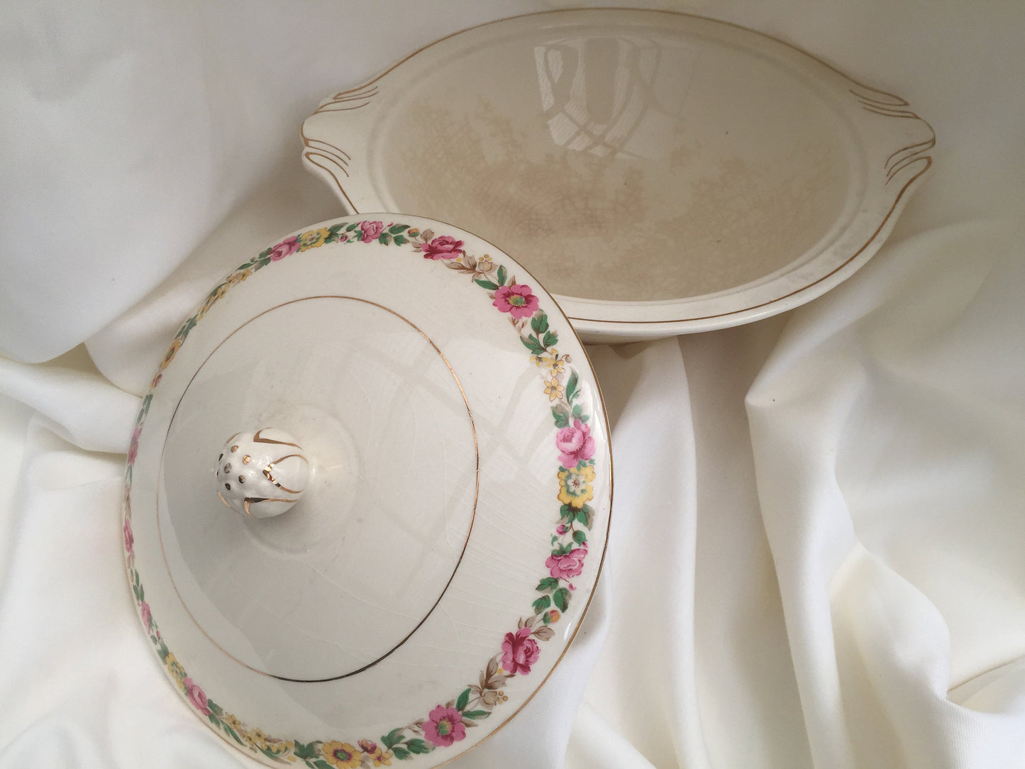 J & G Meakin Vintage Ceramic Vegetable Serving Bowl with Lid