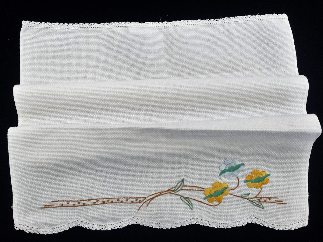 Vintage 1940s Embroidered White Waffle Linen Tea or Guest Towel with Crocheted Scalloped Edge