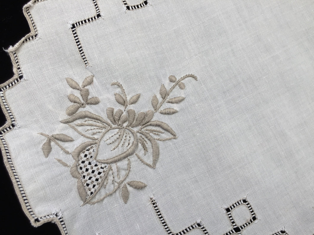Vintage Ajour Openwork Embroidered Doily. Off-White/Taupe Linen Table Centre Mat