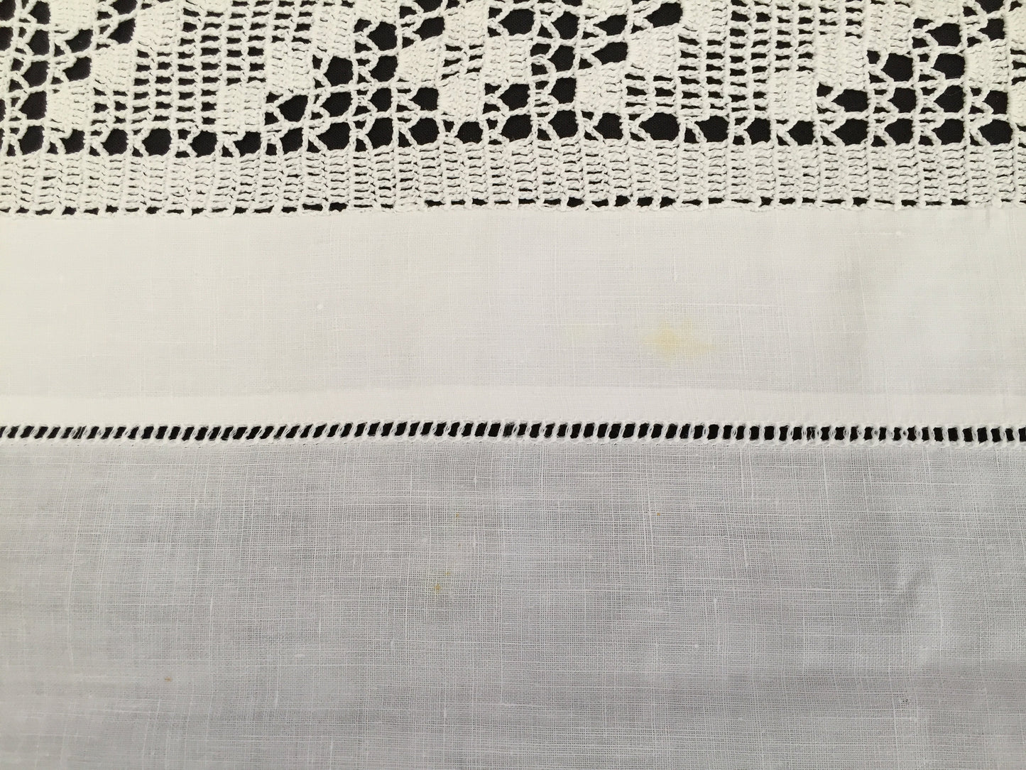 Vintage Oblong Embroidered Irish Linen Table Topper Cloth with Filet Crochet Edging EL0195