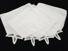 Load image into Gallery viewer, A Set of 4 Vintage White Cotton Linen and Battenburg Lace Party Napkins