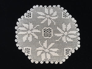 Vintage Poinsettia Christmas Flowers Ivory Coloured Filet Crochet Lace Doily