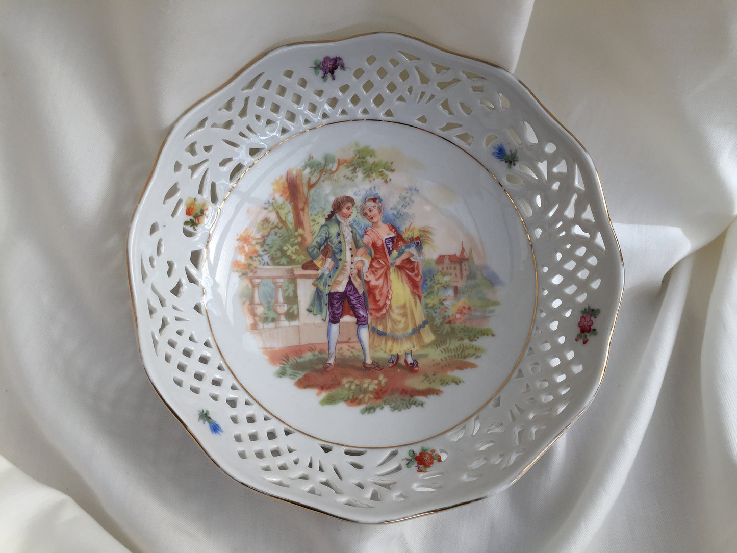 Schumann Arzberg (Germany) Large Round Fine Bone China Bowl No. 81