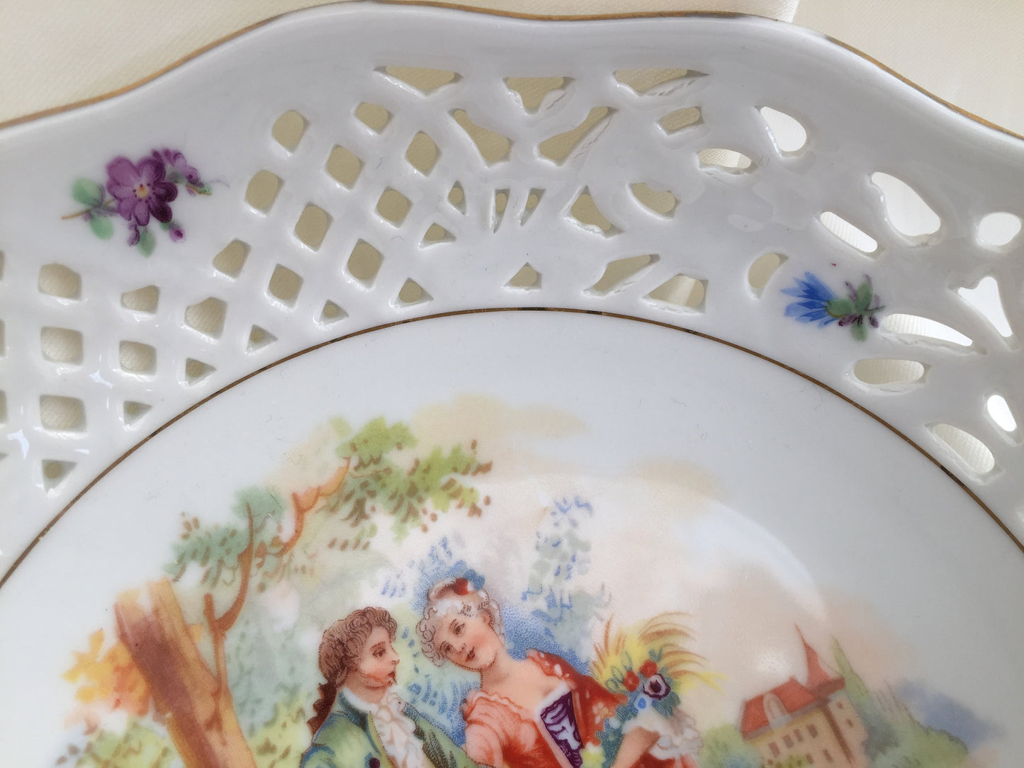 Schumann Arzberg (Germany) Large Round Fine Bone China Bowl No. 81