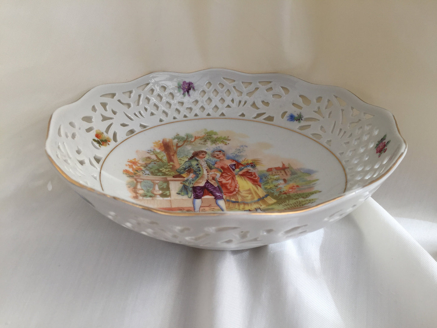 Schumann Arzberg (Germany) Large Round Fine Bone China Bowl No. 81