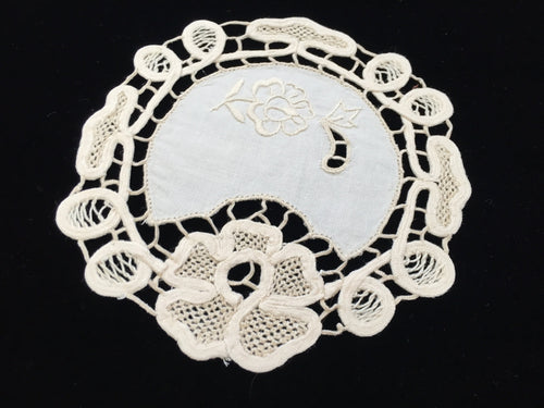 Small 1980s Vintage Cutwork Embroidered Doily with Point de Venise Venetian Style Needle Lace Detail and Border